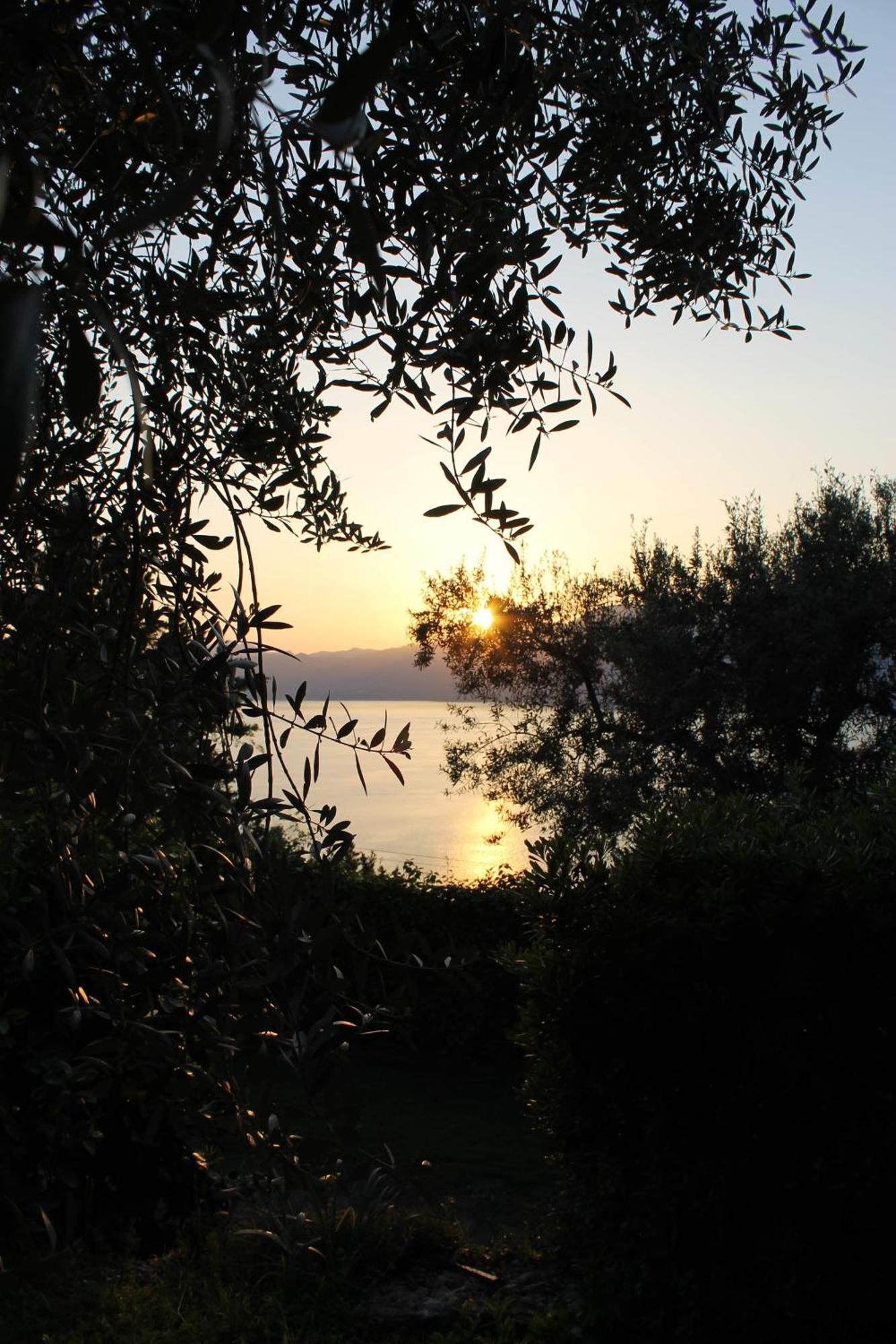 The View Apartamento Torri Del Benaco Exterior foto